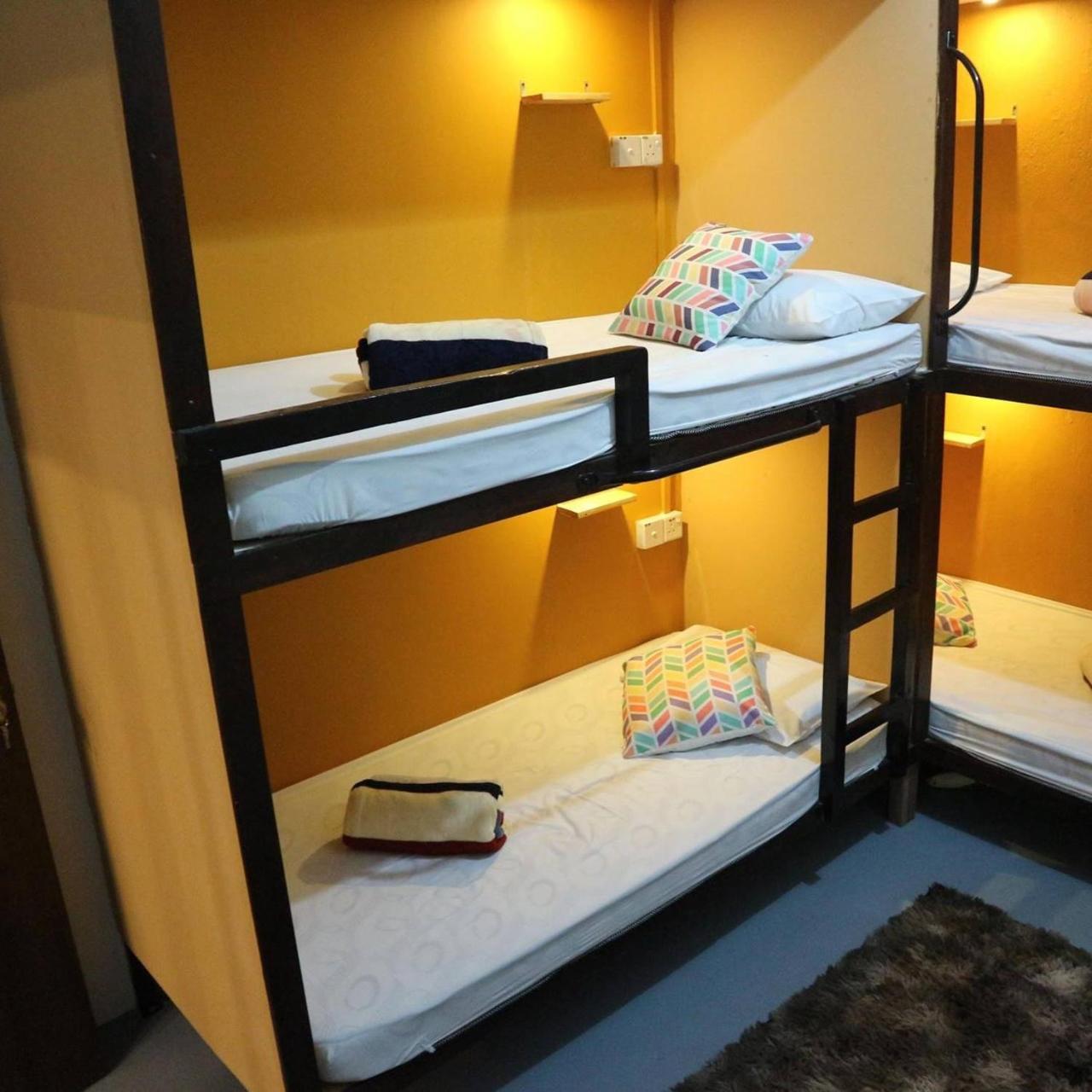 Хостел Escape Backpackers Kk Кота-Кинабалу Экстерьер фото