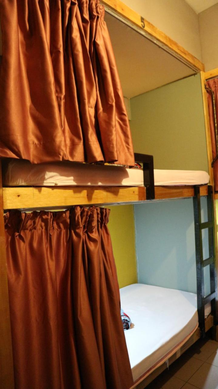Хостел Escape Backpackers Kk Кота-Кинабалу Экстерьер фото