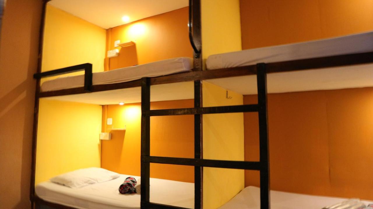Хостел Escape Backpackers Kk Кота-Кинабалу Экстерьер фото