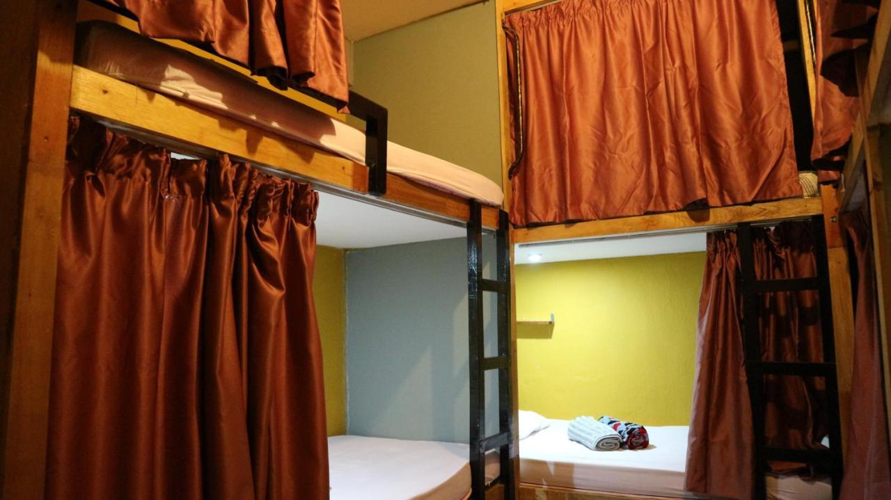 Хостел Escape Backpackers Kk Кота-Кинабалу Экстерьер фото