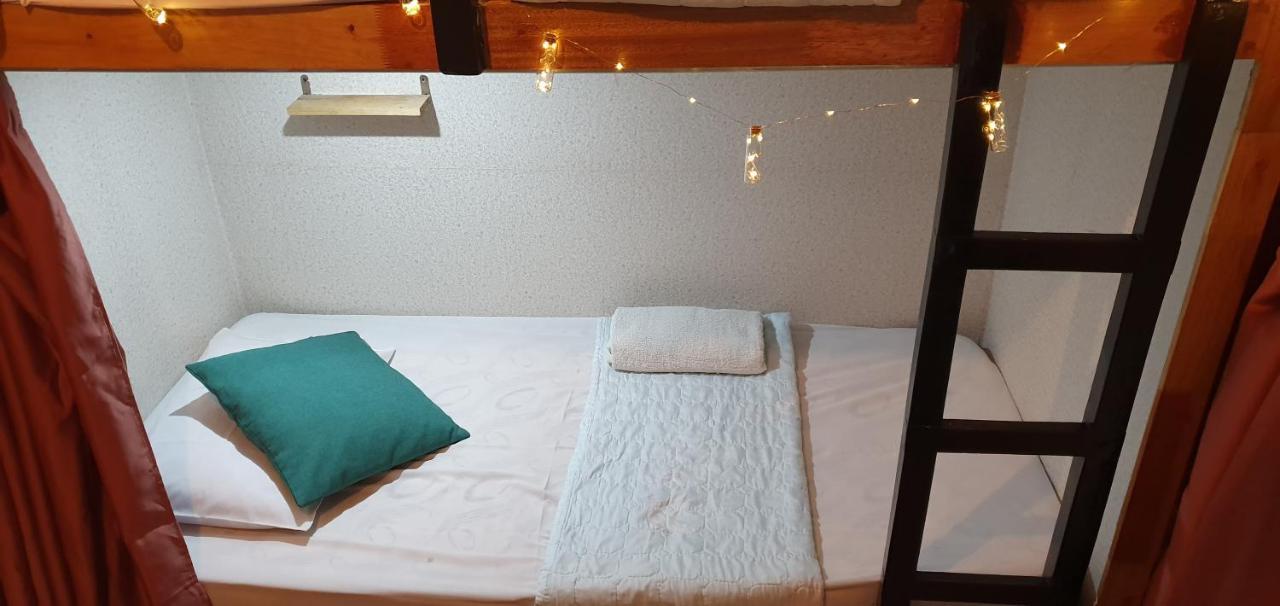 Хостел Escape Backpackers Kk Кота-Кинабалу Экстерьер фото