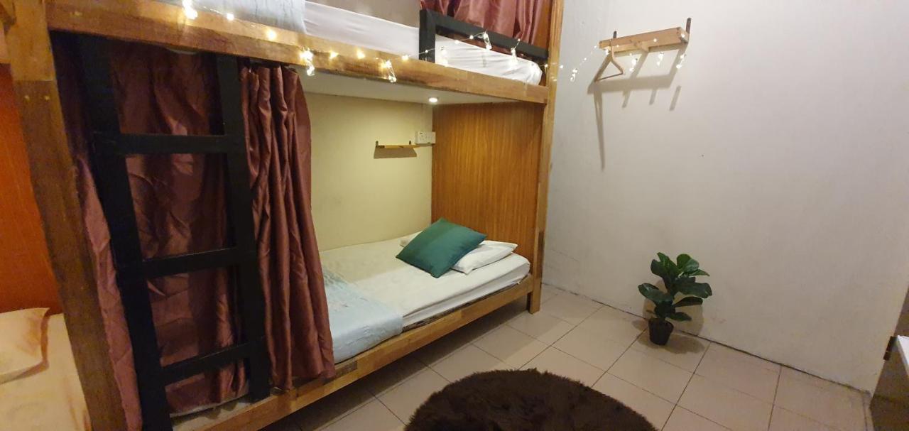 Хостел Escape Backpackers Kk Кота-Кинабалу Экстерьер фото
